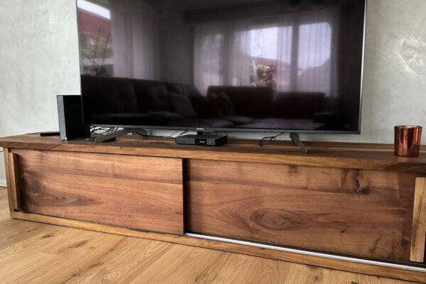 komode od punog drveta